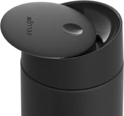 FELLOW - Carter "Move" Mug + Slide-Lock Deksel - Matte Black, 355ml -Keuken Accessoires Verkoop 1200x1120 1