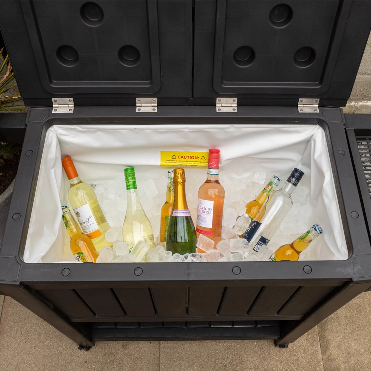 BluMill BBQ Tafel - Inclusief Koelvak 80 Liter - Op Wieltjes - Met Flessenopener - 102 X 46 X 86,5 Cm 6 BluMill BBQ Tafel - Inclusief Koelvak 80 Liter - Op Wieltjes - Met Flessenopener - 102 X 46 X 86,5 Cm - Afbeelding 4