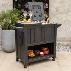 BluMill BBQ Tafel - Inclusief Koelvak 80 Liter - Op Wieltjes - Met Flessenopener - 102 X 46 X 86,5 Cm 22 BluMill BBQ Tafel - Inclusief Koelvak 80 Liter - Op Wieltjes - Met Flessenopener - 102 X 46 X 86,5 Cm -Keuken Accessoires Verkoop 1200x1200 1123
