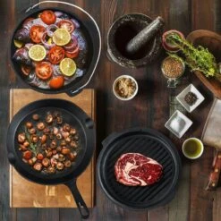 Dutch Mountains Gietijzeren Pannenset 7-delig - Dutch Oven – Braadpan - Grillpan - Hapjespan - Kookset In Houten Transportkist - Deksellifter - Brander 18 Dutch Mountains Gietijzeren Pannenset 7-delig - Dutch Oven – Braadpan - Grillpan - Hapjespan - Kookset In Houten Transportkist - Deksellifter - Brander -Keuken Accessoires Verkoop 1200x1200 1149