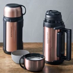Lock&Lock Thermoskan - Isoleerkan - Thee En Koffie - Lekvrij - 1,5 Liter - RVS - Inklapbaar Handvat - Koper Roze -Keuken Accessoires Verkoop 1200x1200 937