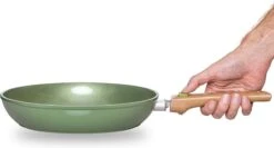 Just Vegan Koekenpan ECO Met Afneembaar Handvat 20 Cm Aluminium Groen -Keuken Accessoires Verkoop 1200x646