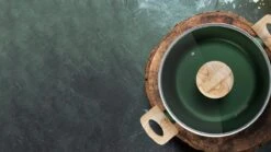 Forest, Braadpan Met Deksel – Ø 16 Cm – 100% Gerecycled Aluminium – Geschikt Voor Alle Warmtebronnen - Duurzame Pan – PFOA Vrij – Sudderpan – Stoofpan – 2.5 L 12 Forest, Braadpan Met Deksel – Ø 16 Cm – 100% Gerecycled Aluminium – Geschikt Voor Alle Warmtebronnen - Duurzame Pan – PFOA Vrij – Sudderpan – Stoofpan – 2.5 L -Keuken Accessoires Verkoop 1200x675 3