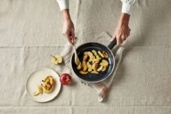 Demeyere Alu Cosi 3 Koekenpan - Ceraforce - 20 Cm - PTFE-vrij 11 Demeyere Alu Cosi 3 Koekenpan - Ceraforce - 20 Cm - PTFE-vrij -Keuken Accessoires Verkoop 1200x800 31