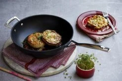 LE CREUSET - Les Forgees - Wokpan 30cm 19 LE CREUSET - Les Forgees - Wokpan 30cm -Keuken Accessoires Verkoop 1200x800 42