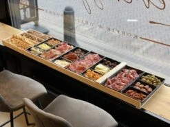 Sjoelbak - Borrelsjoelbak - Hapjesplank - Borrelplank - Mini Sjoelbak 120 Cm Met Zwarte Bakjes - Kleine Sjoelbakken -Keuken Accessoires Verkoop 1200x899 16