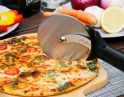 Bighorn Pizzaschep Voor BBQ En Oven-Inklapbare Handgreep -Pizzasnijder- Edelstaal -geschikt Als Broodschep En Ovenschep - SRPT01 13 Bighorn Pizzaschep Voor BBQ En Oven-Inklapbare Handgreep -Pizzasnijder- Edelstaal -geschikt Als Broodschep En Ovenschep - SRPT01 -Keuken Accessoires Verkoop 1200x944 5